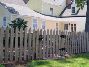  Wood Picket Fence Pointed Top